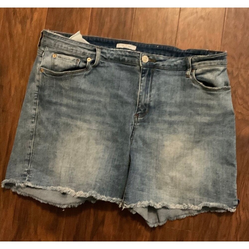 STS Blue Women's High Rise Distressed Denim Shorts Size 18
